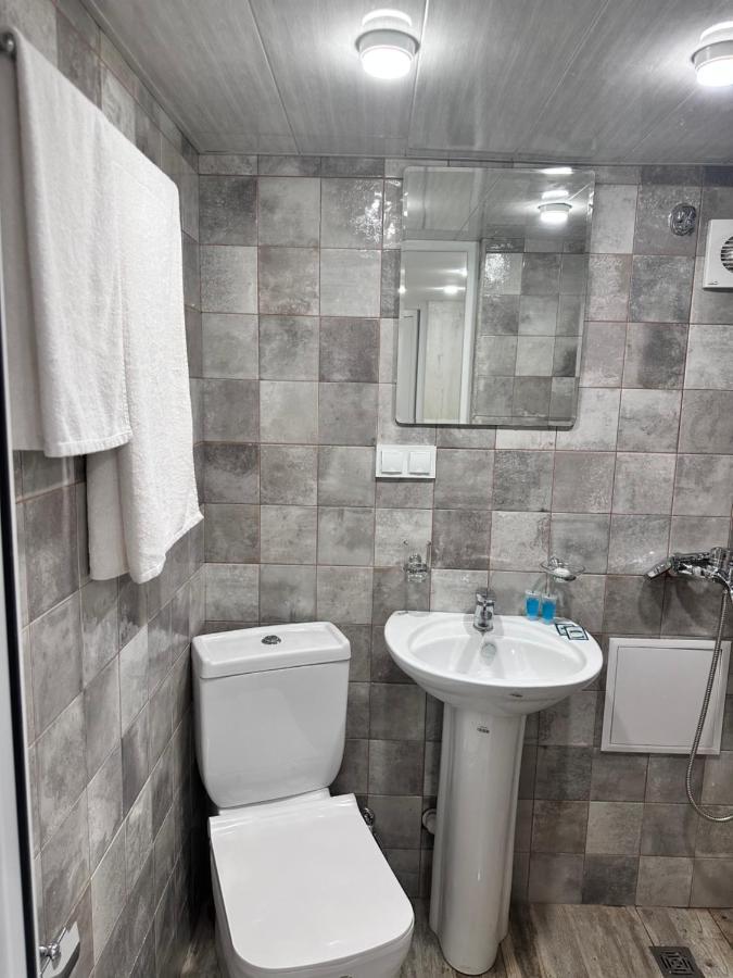 Mandarin Hotel エレバン エクステリア 写真