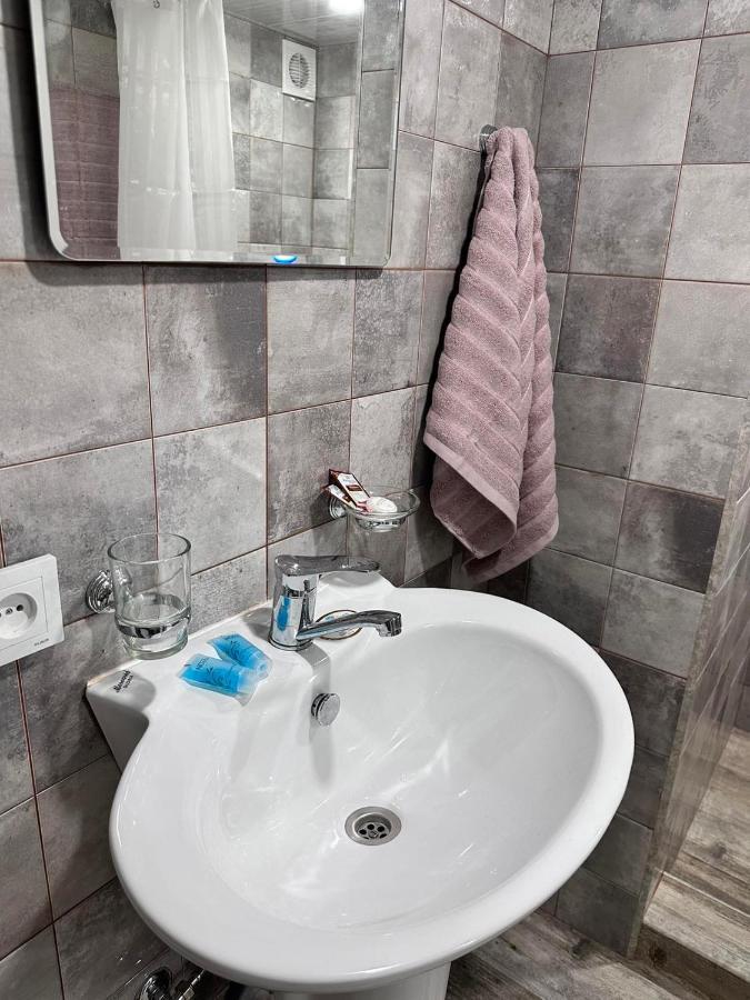 Mandarin Hotel エレバン エクステリア 写真